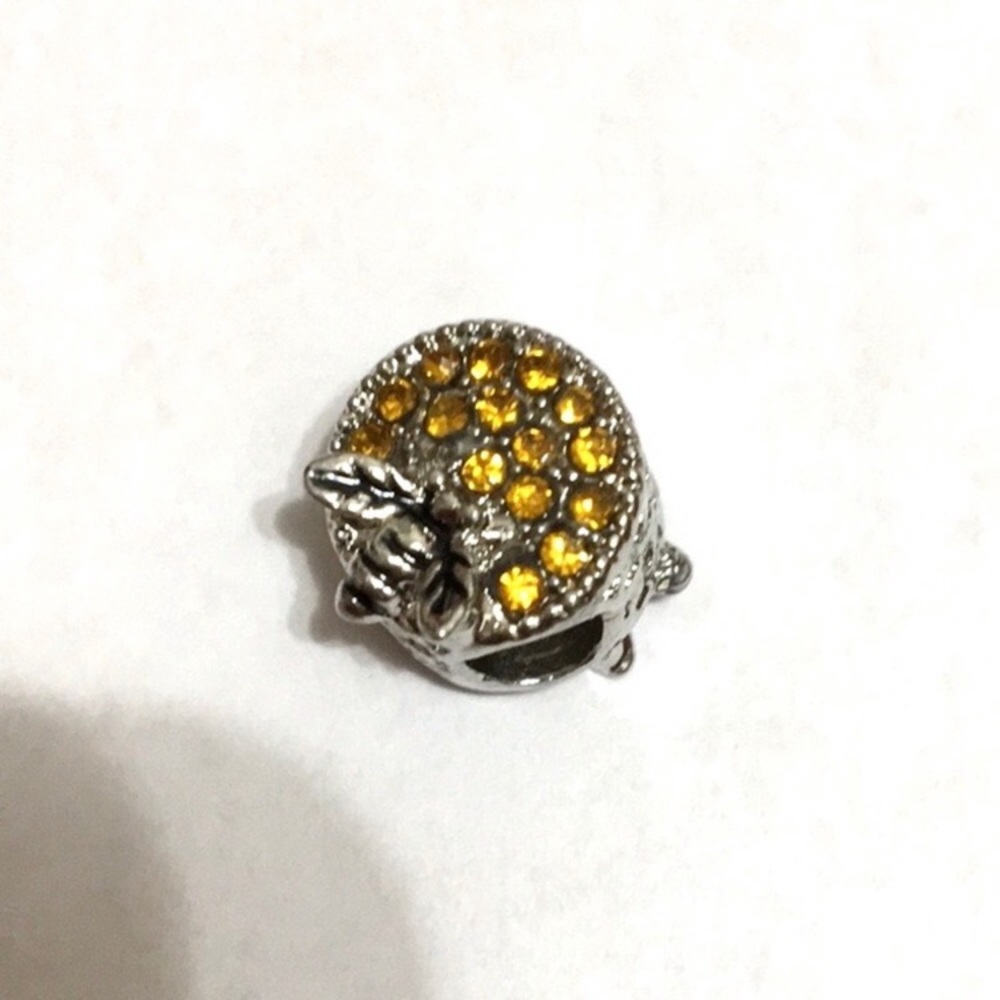 Bumble Bee Honey Comb Charm - Picture 2 of 2